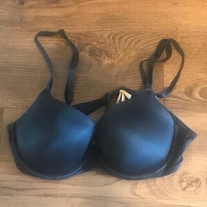 Victoria’s Secret 36B Bra T-Shirt Bra seamless black and pink bra